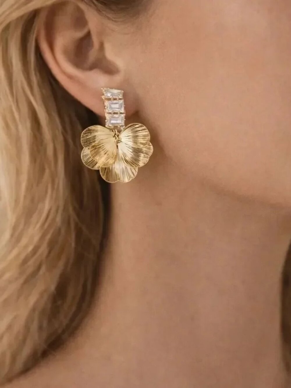Gold Floral Petal Drop Earrings - Elegant Women's Jewelry R342